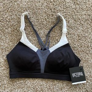 VICTORIAS SECRET - NEW Lightweight by Victoria’s Secret Sport Bra - Adjustable